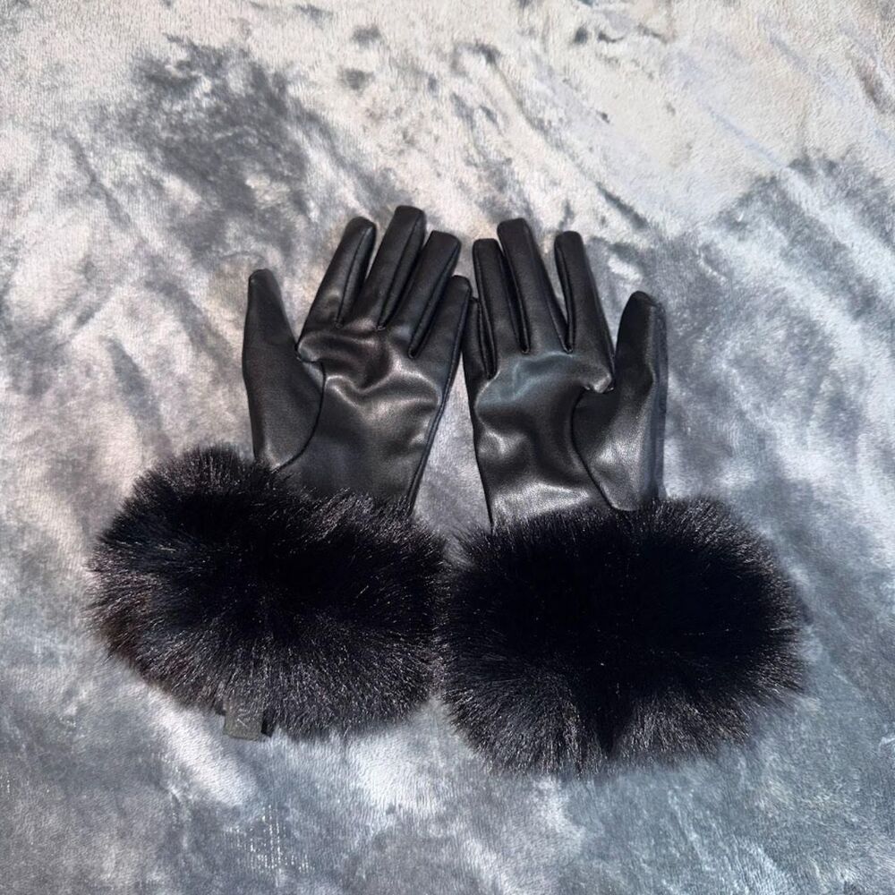 Zara Women's Black Gloves